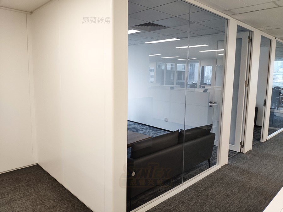 成都名揚辦公室鋼製複合桃色网址网站圓弧轉角.jpg undefined